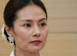 娱乐吃瓜酱被自己蠢哭反转逆袭引热议，这背后潜规则迎来新解读